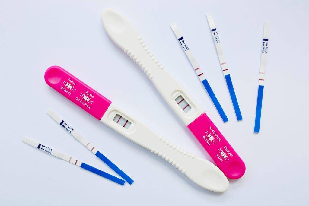 懷孕初期驗孕棒一深一淺肚子痛?原來是這些原因!