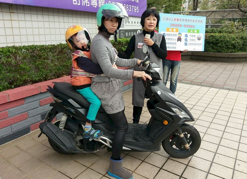 背 嬰兒 騎 機車 法規 最新整理,帶寶寶出門必看!